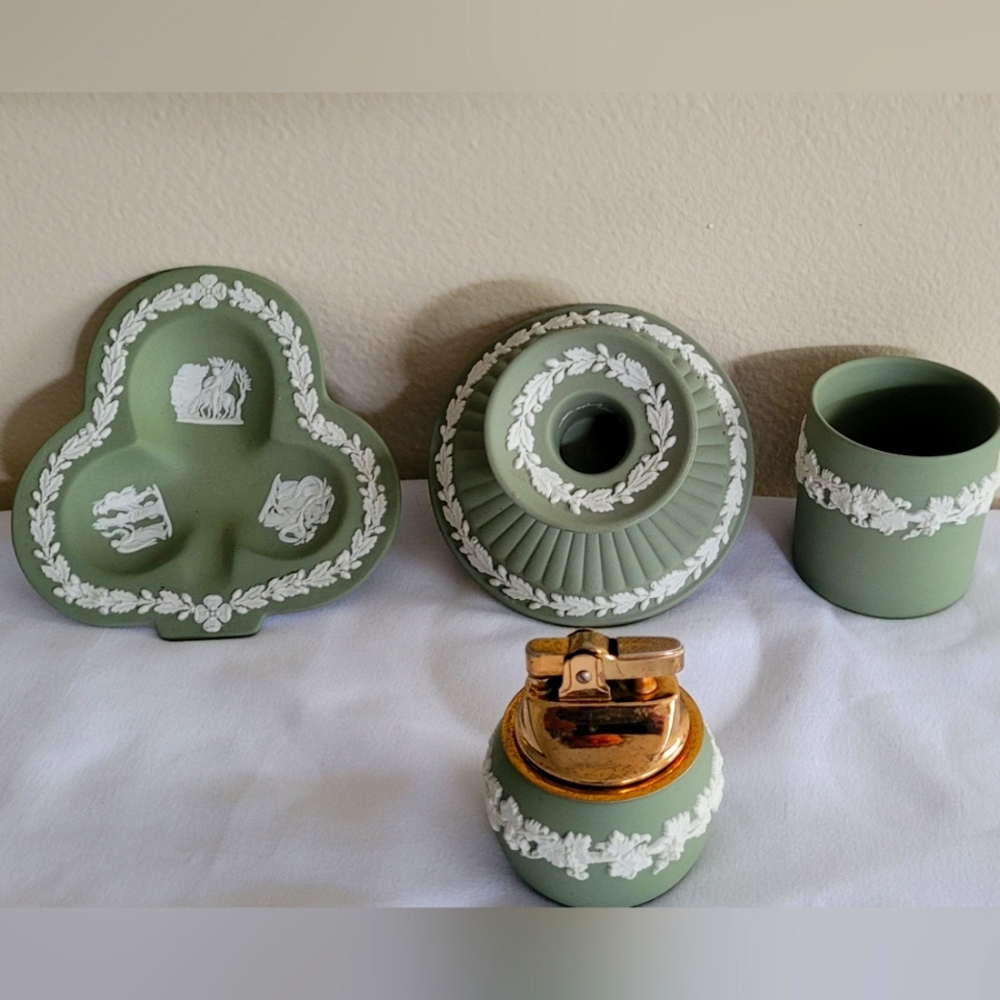 Vtg Set Wedgwood Jasperware Grapevine Motif Green Ashtray Candleholder